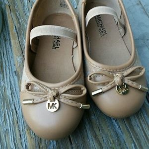 Girl's Michael Kors flats size 7